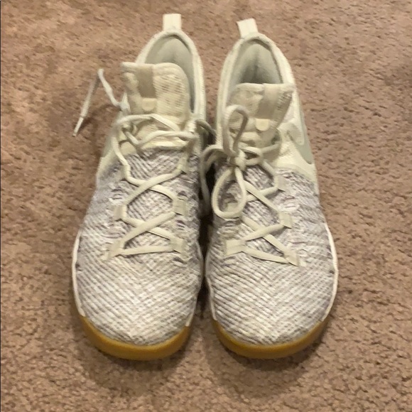 KD “pale” color way basketball/casual sneakers - Picture 2 of 6